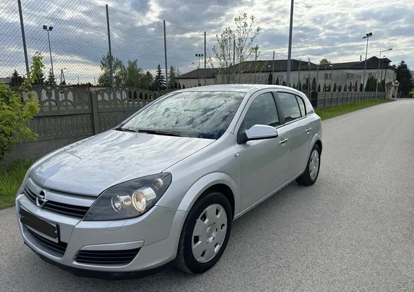 opel Opel Astra cena 11900 przebieg: 165000, rok produkcji 2005 z Sochaczew